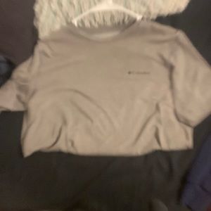 Grey columbia shirt size S in men .